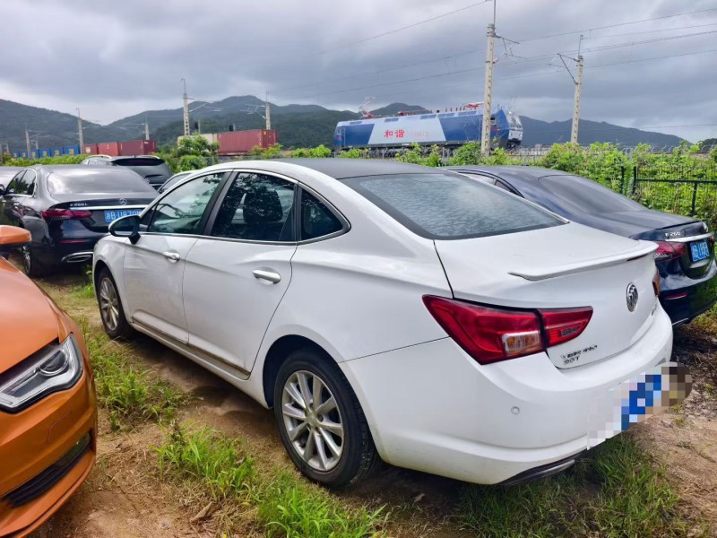 宁波16年别克威朗5