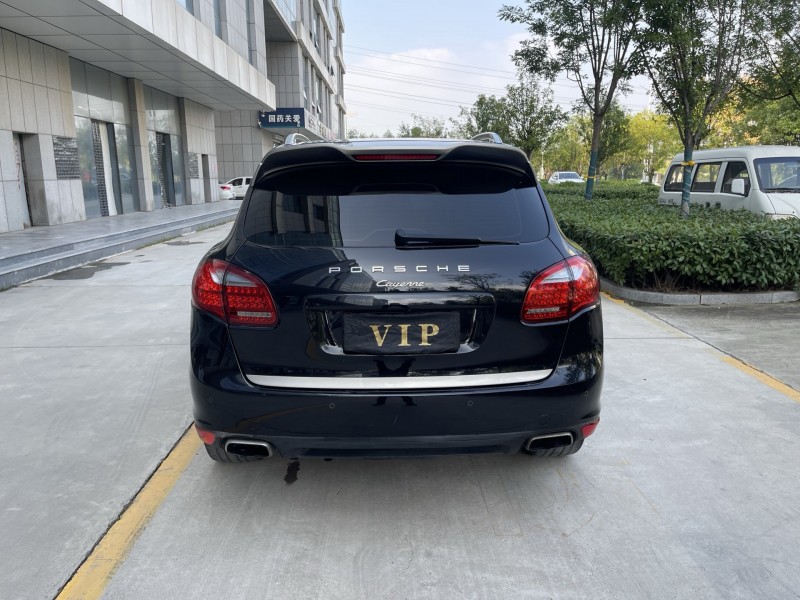 济宁15年保时捷卡宴9