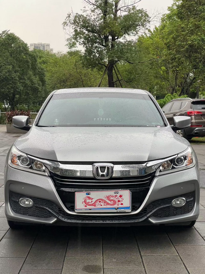 佛山18年本田雅阁1