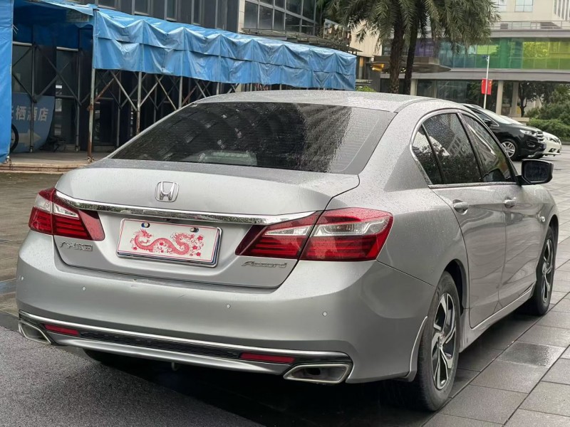 佛山18年本田雅阁8
