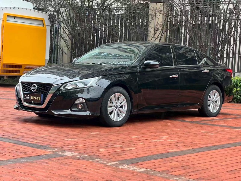 郑州22年日产天籁2