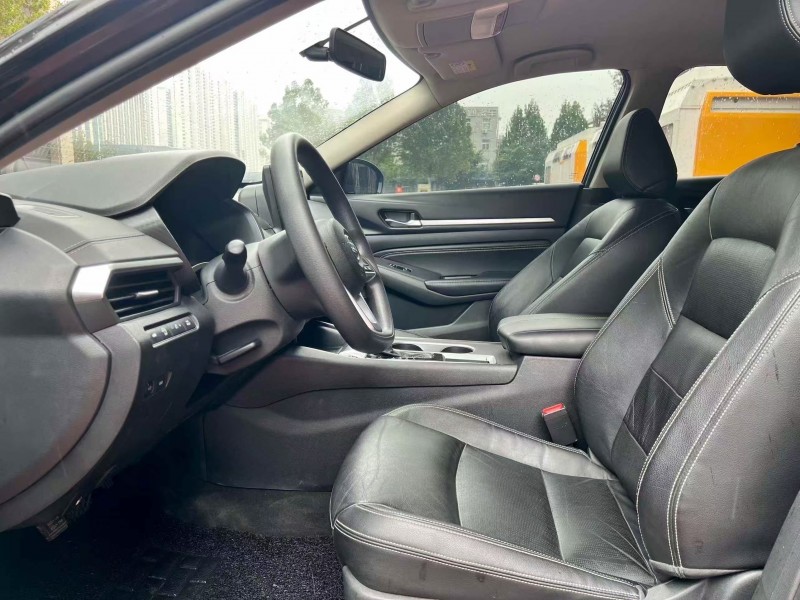 郑州22年日产天籁4