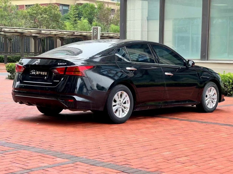 郑州22年日产天籁9