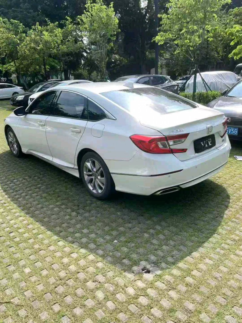 东莞19年本田雅阁8