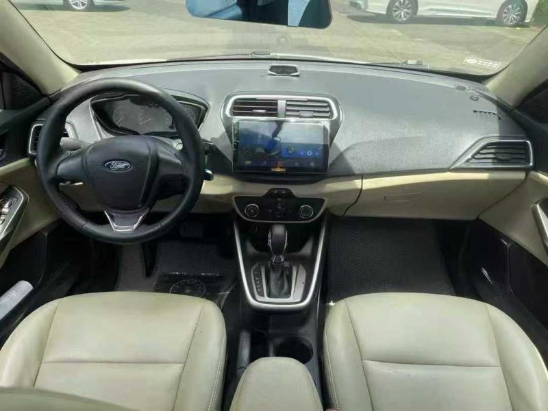 佛山16年福特福睿斯4