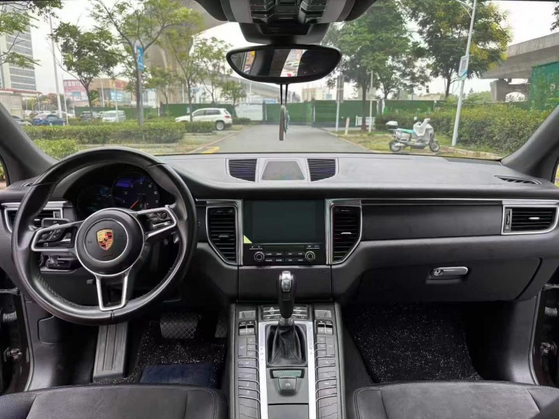 襄阳18年保时捷Macan3