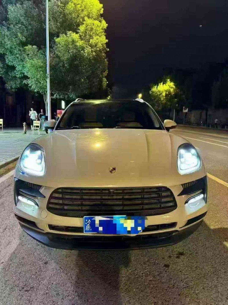 重庆15年保时捷Macan1