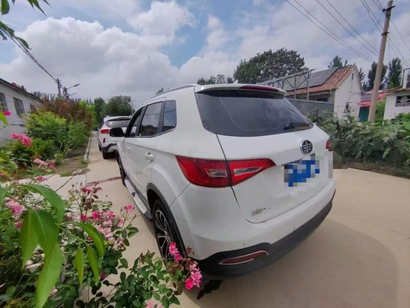 青岛18年一汽森雅7