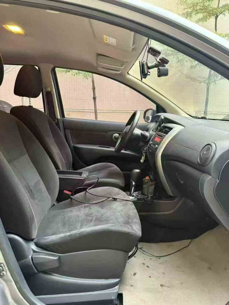 汕头17年日产骊威5