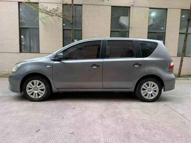 汕头17年日产骊威8