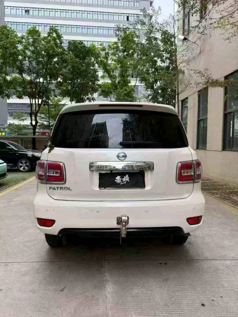 湛江19年日产途乐9