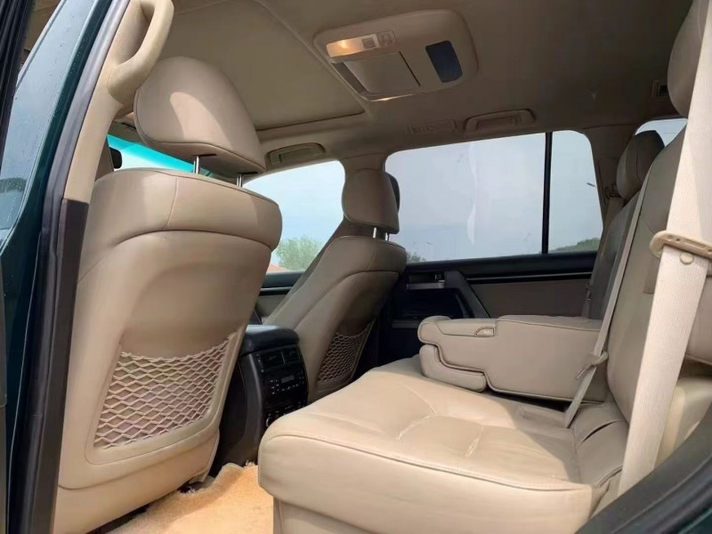 青岛10年丰田兰德酷路泽5