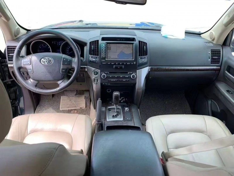 青岛10年丰田兰德酷路泽6