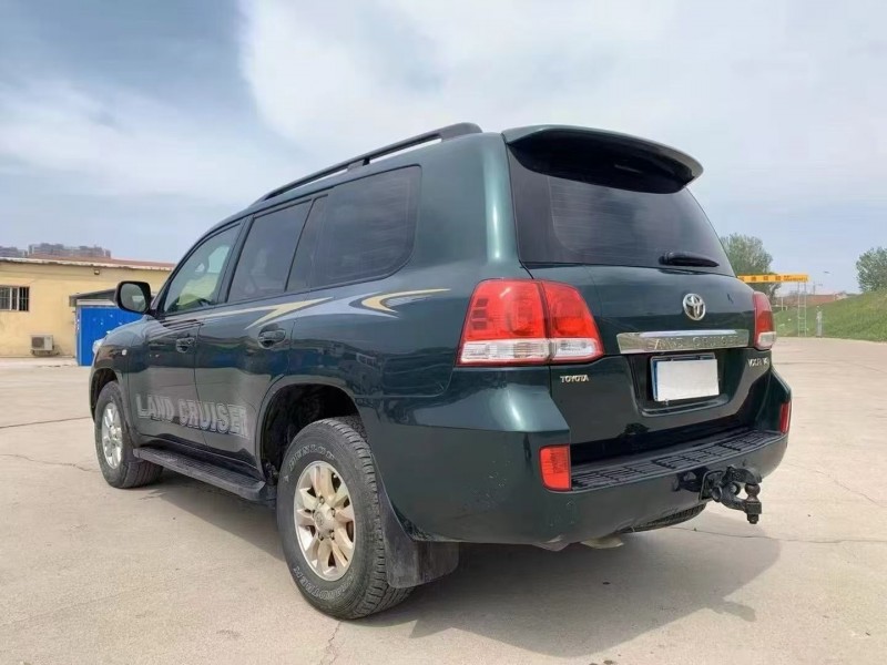 青岛10年丰田兰德酷路泽7