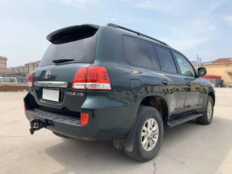 青岛10年丰田兰德酷路泽8