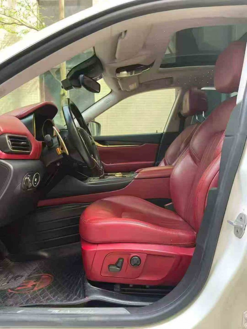 广州17年玛莎拉蒂Levante4