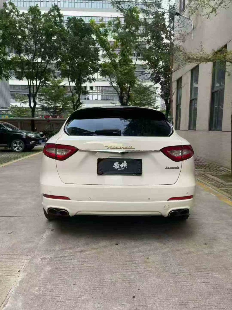 广州17年玛莎拉蒂Levante8