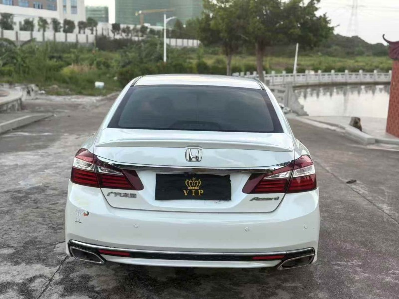 揭阳16年本田雅阁5