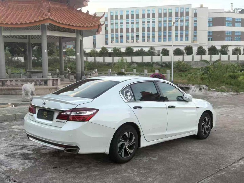 揭阳16年本田雅阁6