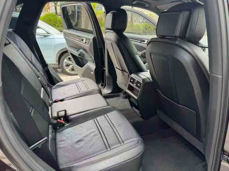 江门19年保时捷卡宴6