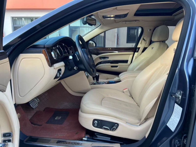 唐山15年宾利慕尚4