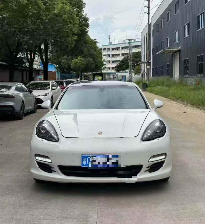 广州13年保时捷帕拉梅拉1