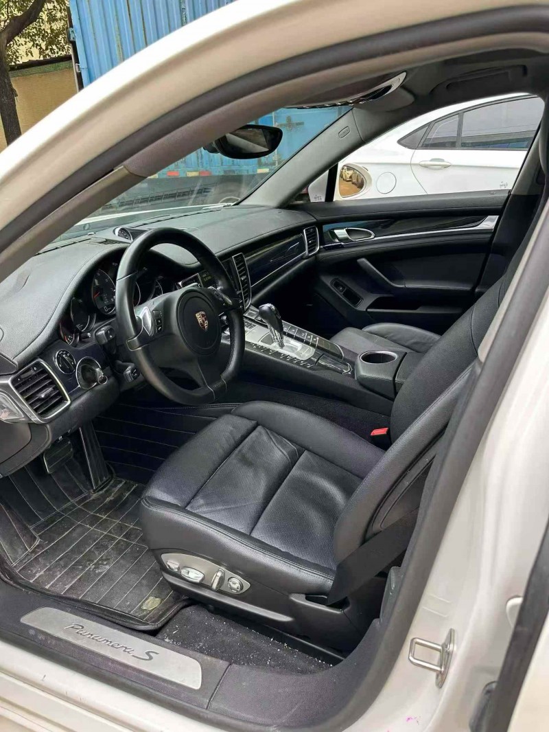 广州13年保时捷帕拉梅拉3