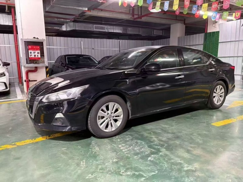 毕节22年日产天籁2