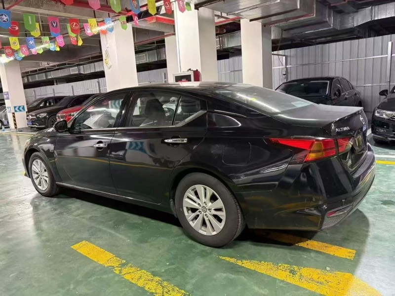 毕节22年日产天籁8