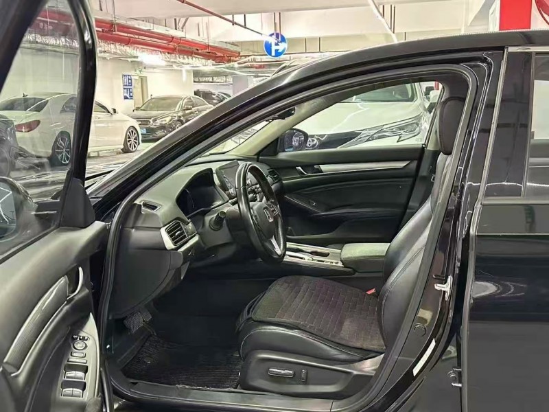 深圳19年本田雅阁4