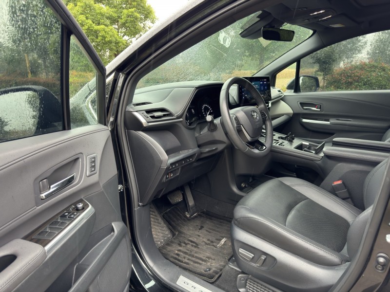 盐城23年丰田格兰维亚8