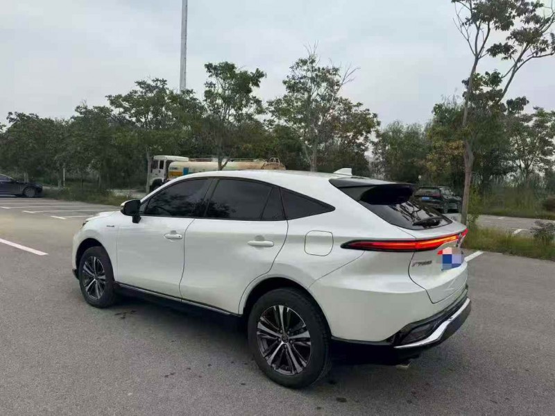 济宁23年丰田威飒8