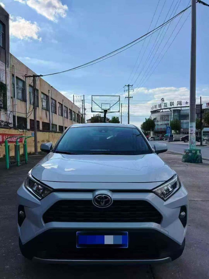 济宁22年丰田RAV4荣放1