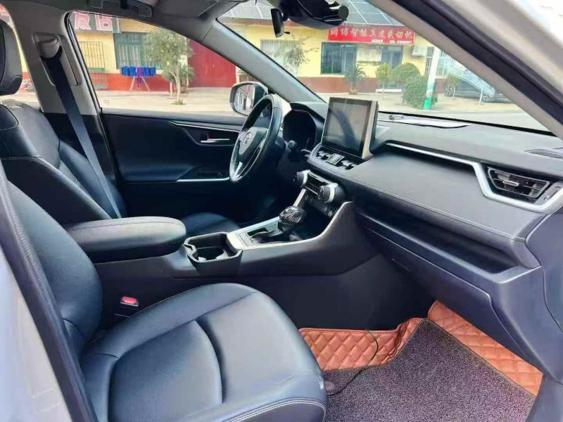 济宁22年丰田RAV4荣放5