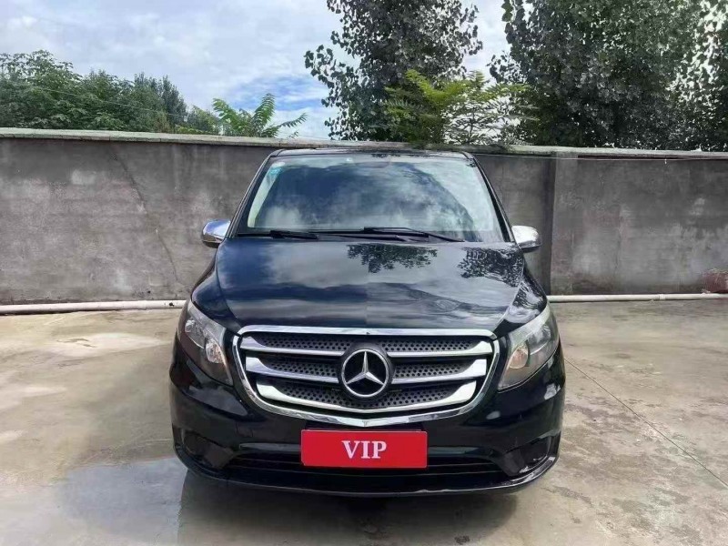 济南17年奔驰威霆1