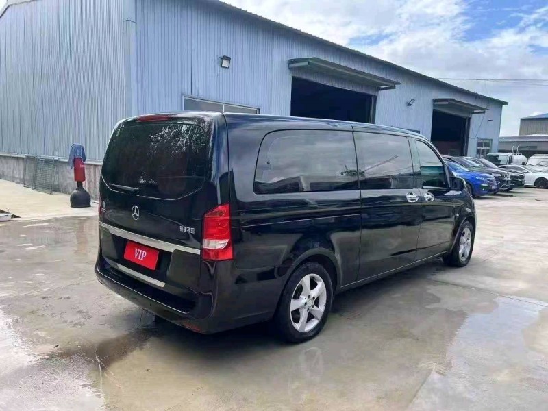 济南17年奔驰威霆8