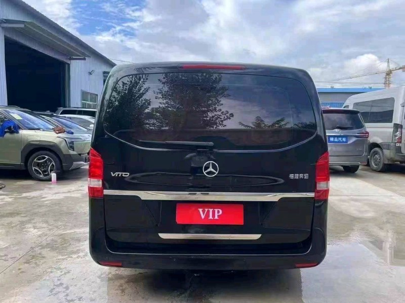 济南17年奔驰威霆9