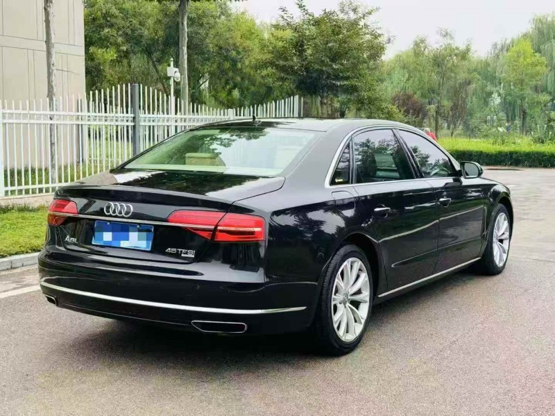 济宁15年奥迪A8L7
