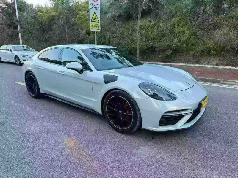 南宁17年保时捷帕拉梅拉2