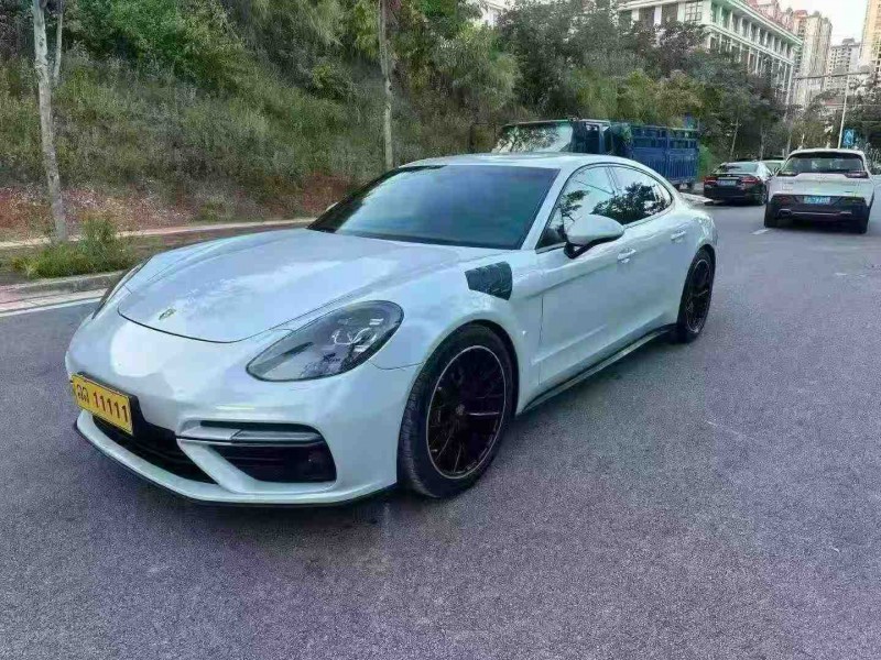 南宁17年保时捷帕拉梅拉3