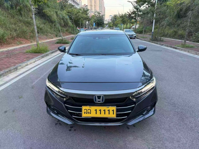 南宁23年本田雅阁1