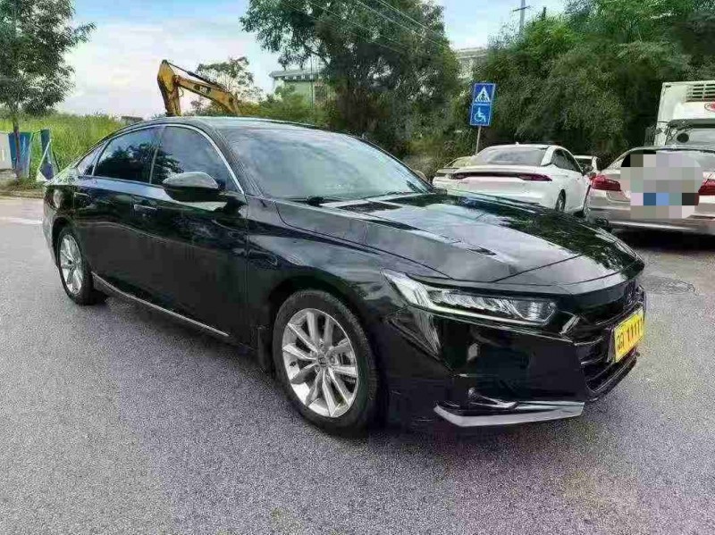 南宁22年本田雅阁3