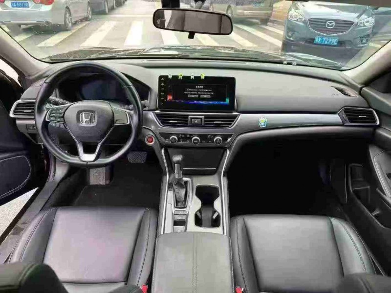 南宁22年本田雅阁4