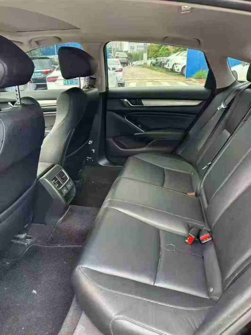 南宁22年本田雅阁6