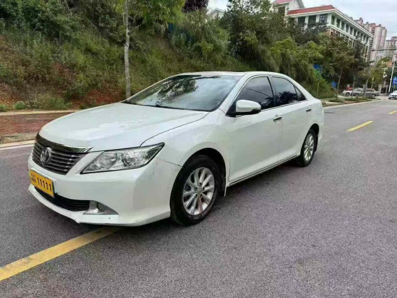 南宁14年丰田凯美瑞3