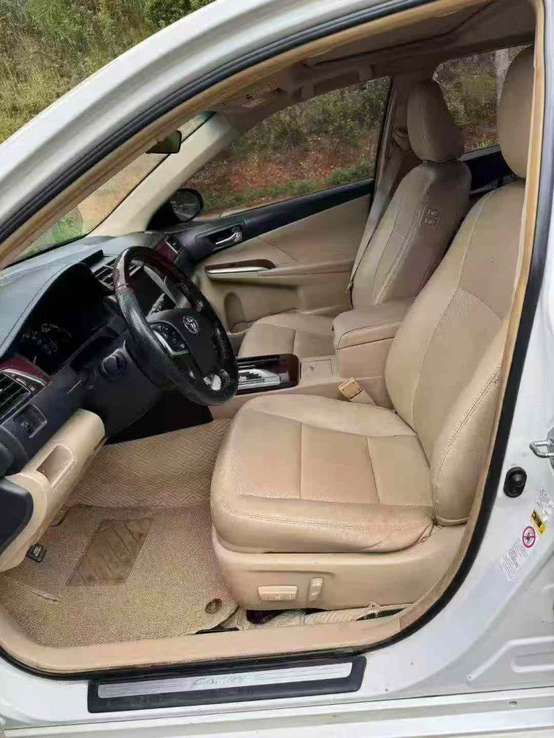 南宁14年丰田凯美瑞4