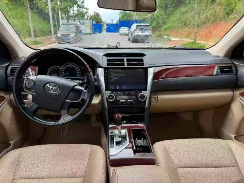 南宁14年丰田凯美瑞5