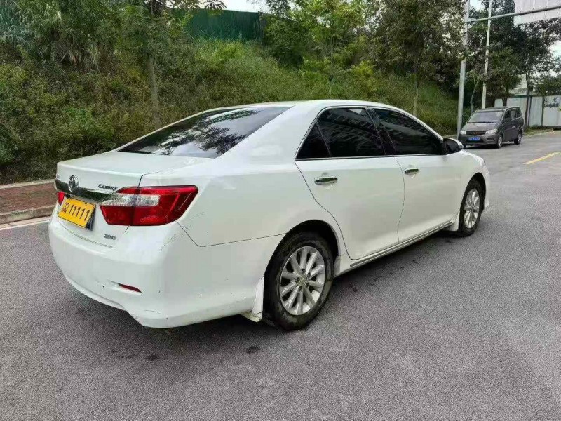 南宁14年丰田凯美瑞8