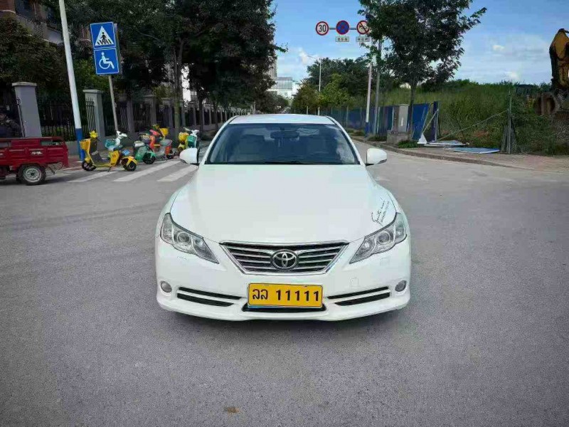 南宁13年丰田锐志1