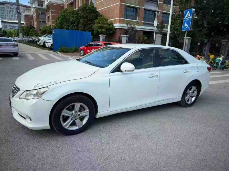 南宁13年丰田锐志3